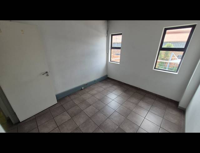 409M² FACTORY TO LET IN APEX